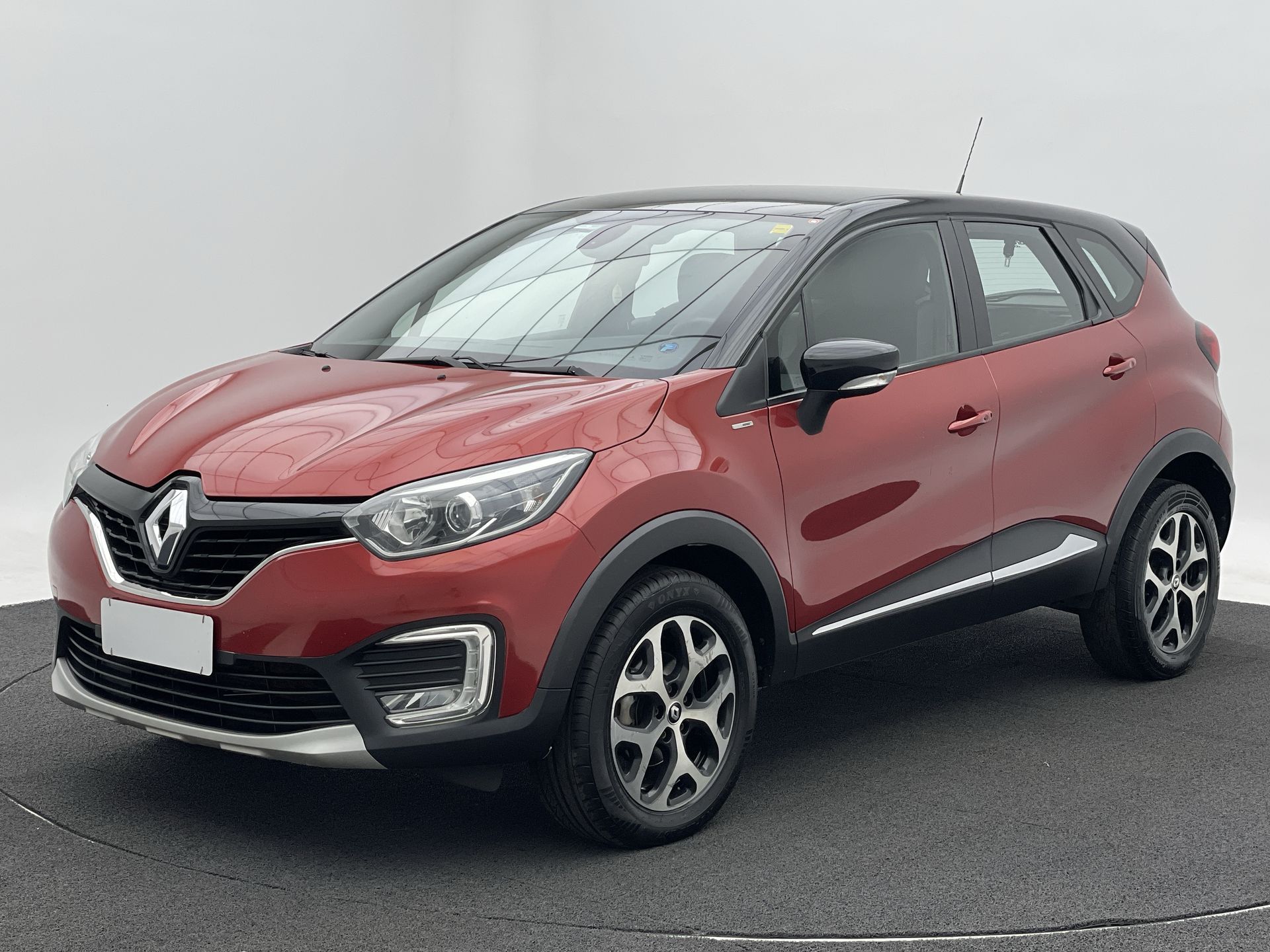 CAPTUR Intense Bose 2.0 16V Flex 5p Aut.